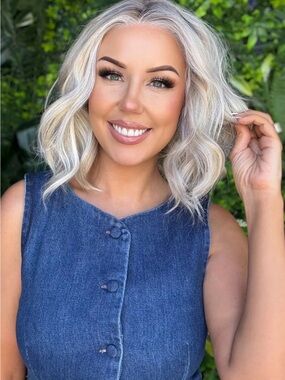 Trisha (Late Checkout) Standard Wig BNWT Chelsea Smith Crowns